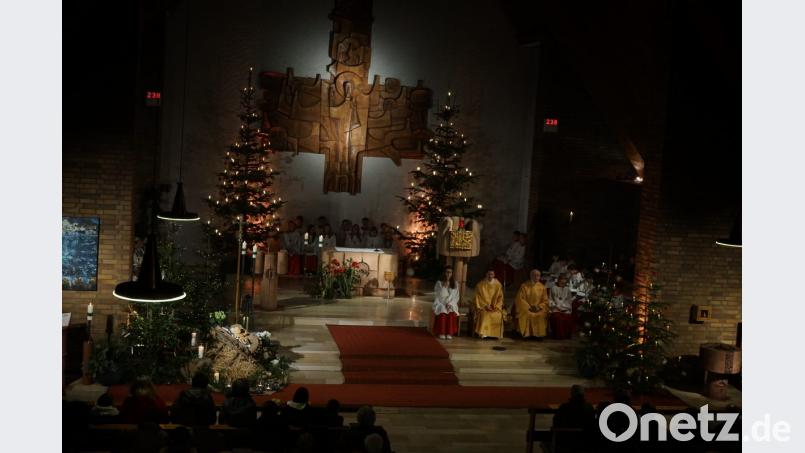 Zur Christmette trafen sich die Gläubigen der Pfarrei Dürnsricht Wolfring und der Expositur Högling in der Pfarrkirche in Dürnsricht. Bild: nib
