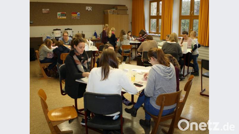 Vier vergnügliche Stunden verbrachten 20 Mädchen und Buben bei der &quot;Wir warten aufs Christkind&quot;-Aktion der Gemeinde Trabitz. Bild: bjp Bild: bjp