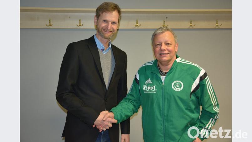 Wollen künftig auf Augenhöhe zusammenarbeiten, Steinmühle Vorsitzender Stephan Andörfer (links) und sein Pendant Roland Eckert vom SV Mitterteich. Bild: jr