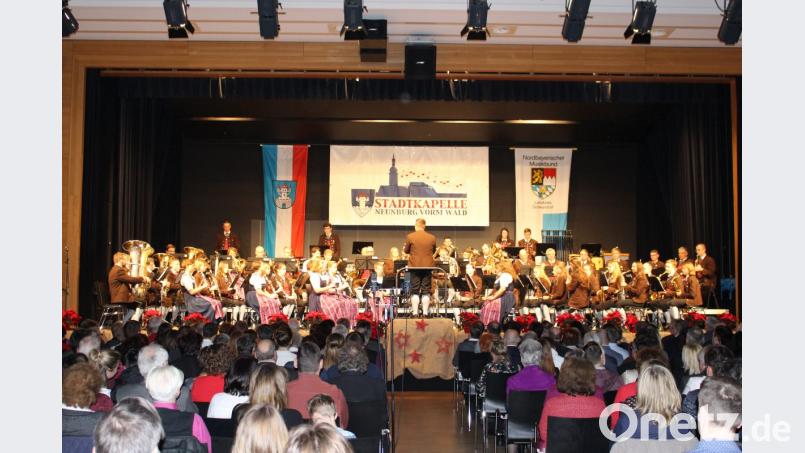 Die Stadtkapelle präsentierte sich beim Weihnachtskonzert mit einem abwechslungsreichen Repertoire. Bild: sns