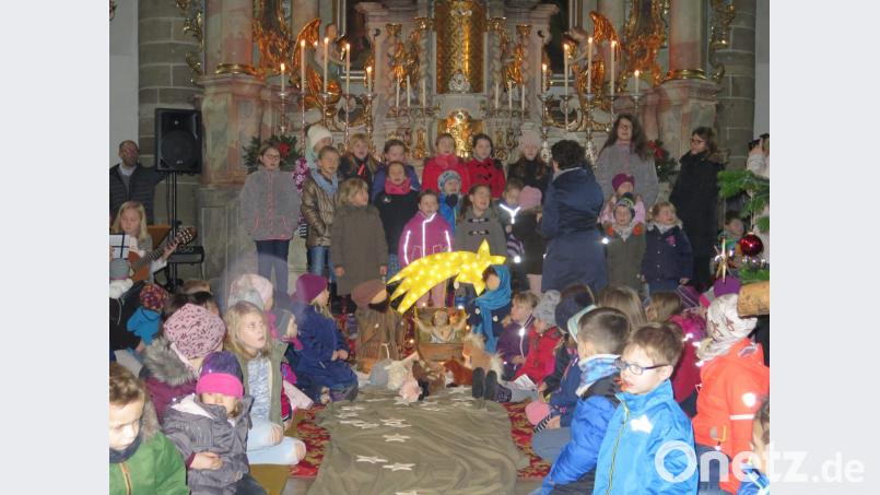 Mit dem "Sternenlied“ hat der neue Kinderchor bei der Heilig-Abend-Andacht seinen ersten Auftritt. Bild: jzk