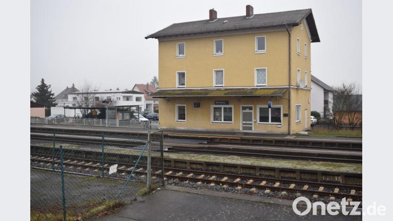 Die Deutsche Bundesbahn investiert in den Bahnhof Wernberg. Im Januar werden die Pläne dem Marktrat vorgestellt. Bild: bnr