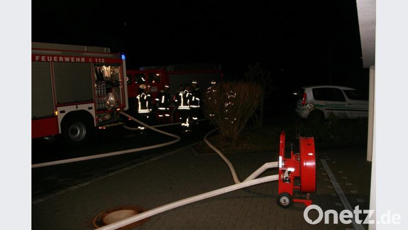 Die Feuerwehr musste an Heiligabend in Fuchsmühl zum Senioren-Servicehaus an den Bühläckern ausrücken. Bild: wro