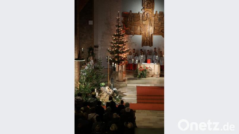 Zur Christmette trafen sich die Gläubigen der Pfarrei Dürnsricht Wolfring und der Expositur Högling in der Pfarrkirche in Dürnsricht. Bild: nib