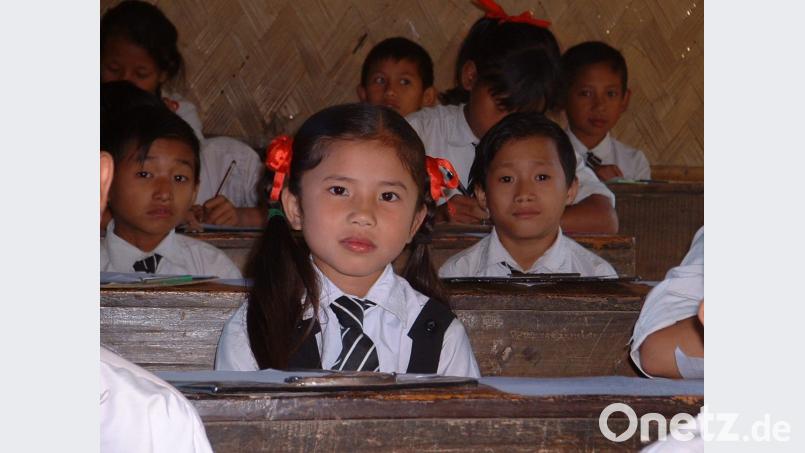 Bis zu 80 Kinder müssen in der indischen Region Nagaland in kleinen Räumen lernen. Im Sommer steigt die Raumtemperatur auf über 40 Grad Celsius, im Winter wird es bitterkalt. Bild: exb: Rinderer