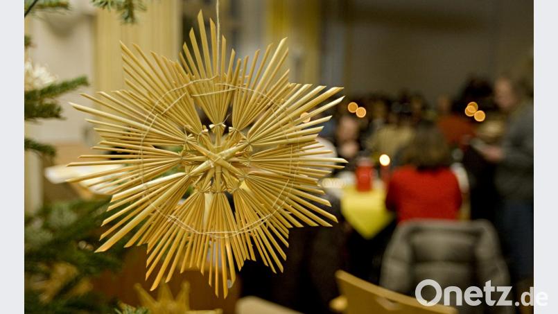 Viele Menschen sind an Weihnachten alleine oder können sich kein warmes Essen leisten. Ein Amberger will ein Zeichen setzen und lädt Fremde zu sich nach Hause ein. Symbolbild: Franziska Kraufmann dpa/lsw