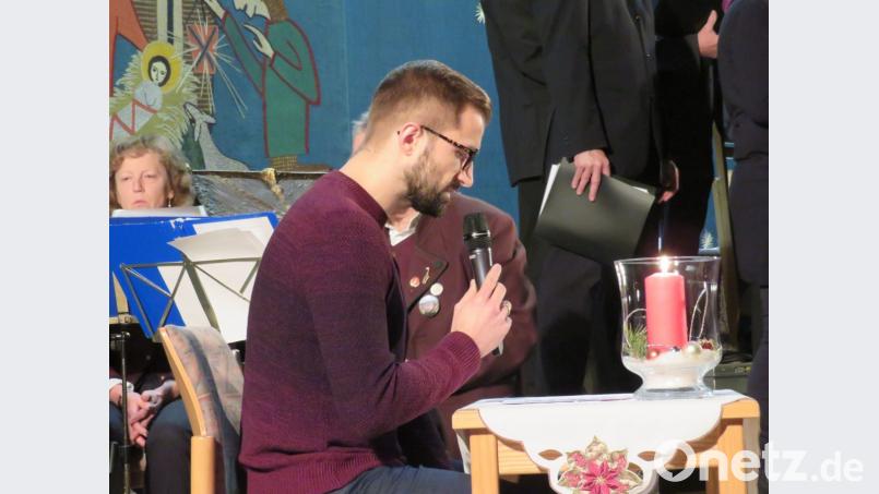Besinnliche und nachdenkliche Texte las Thomas Hösl. Bild: adj