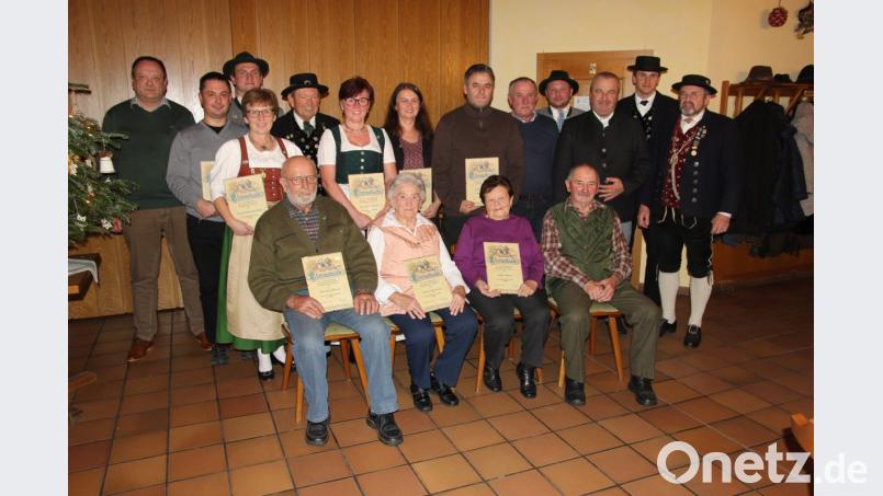 Das Bild zeigt die geehrten Mitglieder. Bild: ral