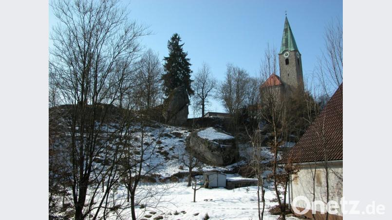 Die Felsen am Burgberg von Störnstein könnten von besseren Zeiten erzählen. Archivbild: Rainer Christoph