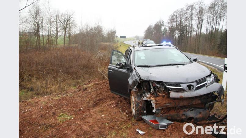 Der Toyota des 29-Jährigen ist nach dem Unfall völlig zerstört. Bild: jma