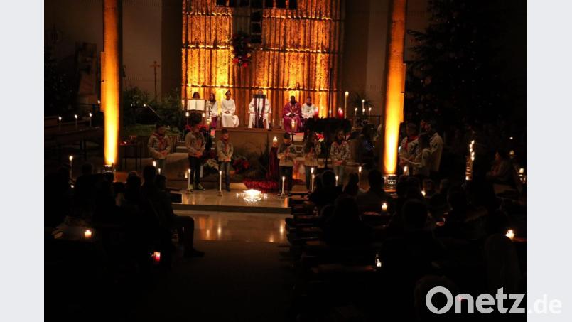 Während des Lichtergottesdienstes wünschen sich sechs Wölflinge eine bessere Welt. Bild: exb