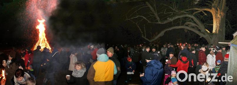 Das Bergfeuer des Arbeitskreises Tourismus auf dem Schusterberg lockt und begeistert jedes Jahr viele Besucher. Bild: bsc