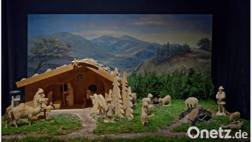 Tim Sommer hat seine Landschaftskrippe für die Ausstellung im Museumsquartier verkleinert. Bild: tr