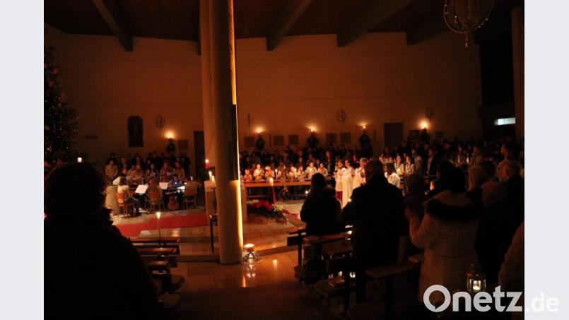 Gänsehautgefühl beim Lichtergottesdienst der Pfadfinder am Samstag in der Heilig-Geist-Kirche. Bild: exb