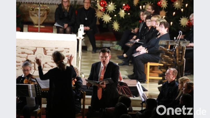 Holger Popp beim Sologesang. Bild: njn