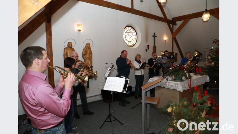 Im BRK-Seniorenwohn- und Pflegeheim sowie in der Steinwaldklinik (Bild) machte der evangelische Posaunenchor den Bewohnern und Patienten eine musikalische Freude. Bild: njn