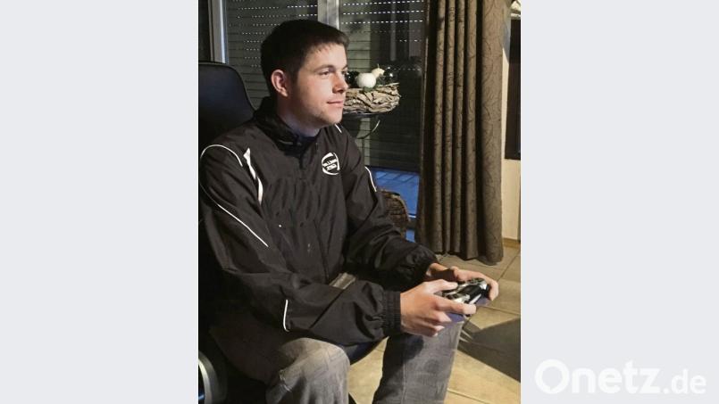 Nico Krebs freut sich schon auf die Weihnachtszeit, denn da hat er mehr Zeit, um sich mit anderen in Fifa 19 zu messen. Bild: exb