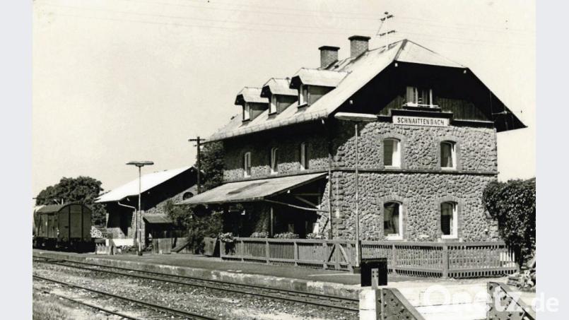Der Prellbock im Bahnhof Schnaittenbach (links) war Endstation der Träume für einen Weiterbau nach Wernberg. Bild: Richard Haider
