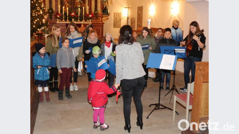 Der Kinderchor unter der Leitung von Christine Pühl bereicherte das Krippenspiel mit seinem schönen Gesang. Bild: rpp