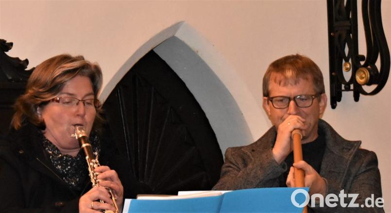Johanna Rubenbauer speilte mit der Klarinette und Benno Englhardt ließ sein Alphorn erklingen. Bild: rgr