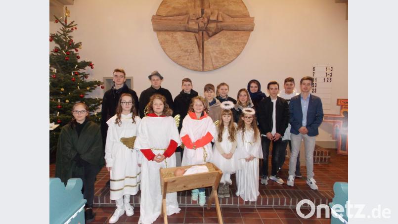 Das Krippenspiel in der evangelischen Michaelskirche in Grafenwöhr wurde erstmals von Konfirmanden aufgeführt. Unterstützt wurden sie von einigen Kindern. Bild: rgr