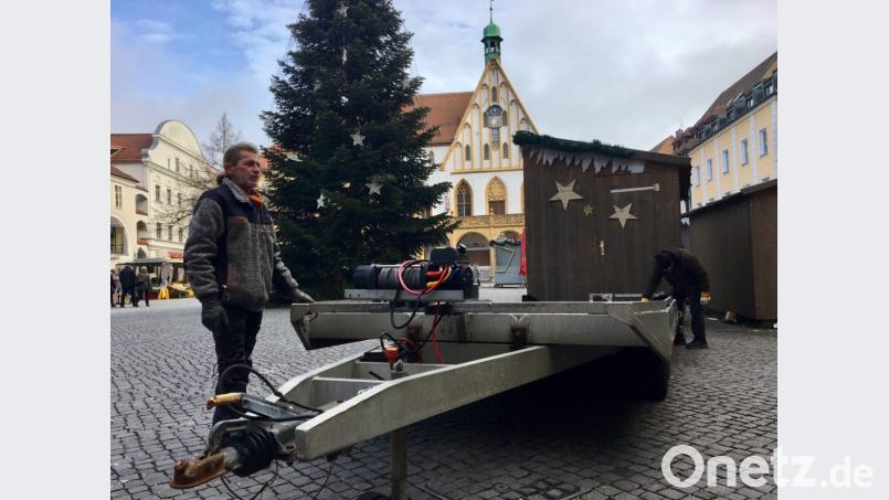 Ende des Amberger Weihnachtsmarktes: Nach den Feiertagen werden die Buden abgebaut. Bild: upl