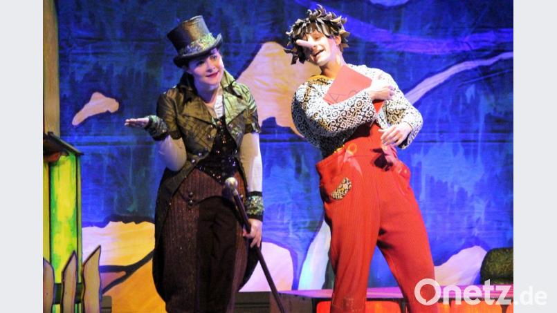 Artig sein geht anders. Die gewissenhafte Grille verzweifelt an der Neugierde von Pinocchio. Bild: Dagmar Williamson [dwi]