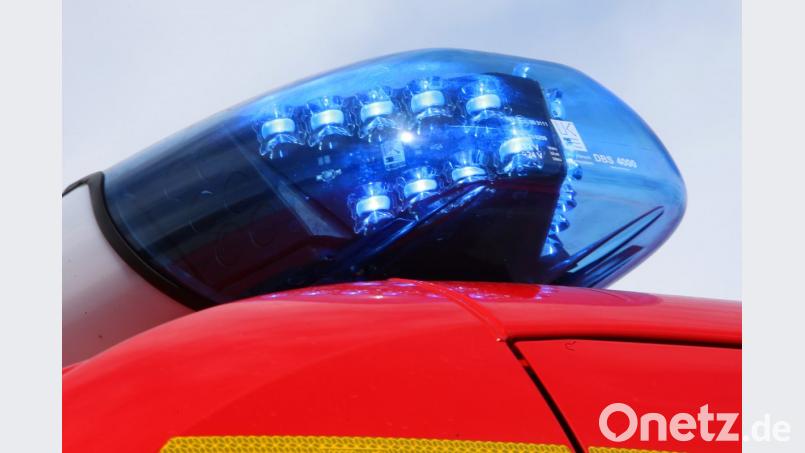 In Sulzbach-Rosenberg musste die Feuerwehr am Donnerstagabend zu einem brennenden Auto ausrücken. Bild: Stephan Jansen