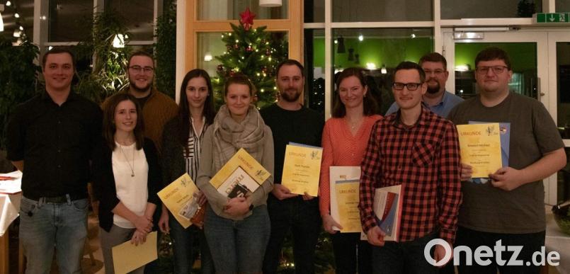 Der Musikzug Hirschau ehrt langjährige Mitglieder (von links): Vorsitzender Maximilian Stein, Maria Mader, Dirigent Wolfgang Vögele, Marie Giehrl, Nadine Treutel, Zweiter Vorsitzender Thomas Stark, Veronika Sonntag, Jürgen Enderer, Florian Kustner und Michael Knietsch. Bild: u