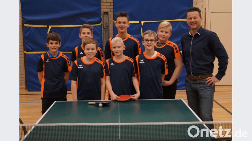 Es spielten: Moritz Hügel, Nils Kellermann, Moritz Kubik, Louis Kellermann, Bastian Pawlak, Matthias Lottner, Lukas Meier – Betreuer Dr. Alois Spitzer Bild: exb