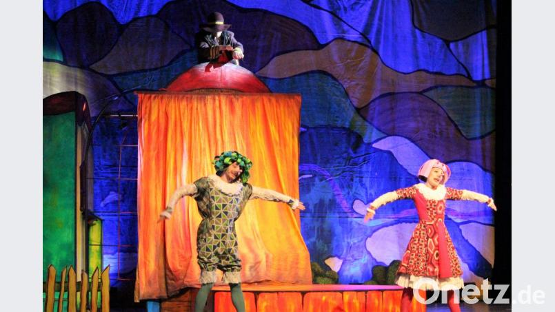 Anstatt zur Schule zu gehen, lässt sich Pinocchio vom Puppentheater hinreissen. Bild: dwi