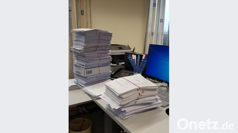 Und noch ein Berg: Bis Stand 27. Dezember gingen mehr als 100 neue VW-Klagen am Landgericht Weiden ein. Etwa 100 waren vorher (bis November) schon anhängig. Bild: ca