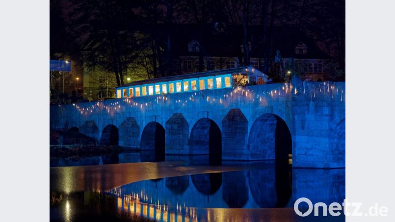 Der Tirschenreuther Weihnachtsmarkt erstrahlte 2018 in der Farbe Eisblau. Bild: tr