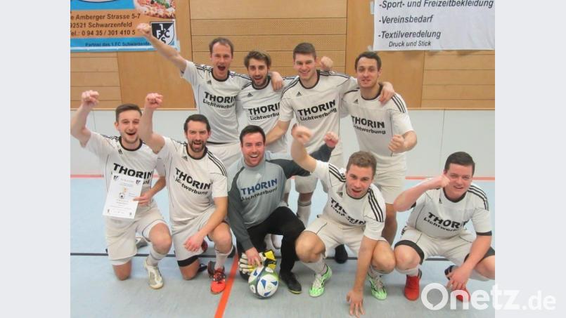 Damit war nicht zu rechnen: Die verstärkte Pfreimder Reserve siegt in Schwarzenfeld. Bild: mr