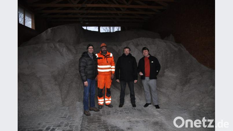 im Salzlager v.l. Ely Eibisch, Armin Wöhrl, Hermann Schraml, Markus Lehner Bild: ak