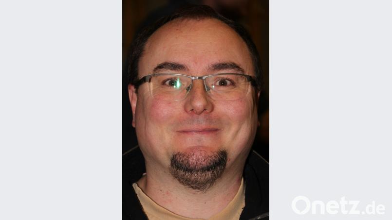 Andreas Benesch, Hermannsreuth: Der dreifache Familienvater mag es eher etwas dezenter. „Ich habe ein Feuerwerk in einem Discounter für 6,99 Euro gekauft. Mit meiner Familie wird dies entzündet.“ Er meint, dass das Feuerwerk an Silvester eine lange Tradition hat. &quot;Aber es sollte in Maßen stattfinden.“ Auf keinen Fall würde er Tschechen-Böller kaufen: „Die sind doch viel zu gefährlich.“ Bild: kro