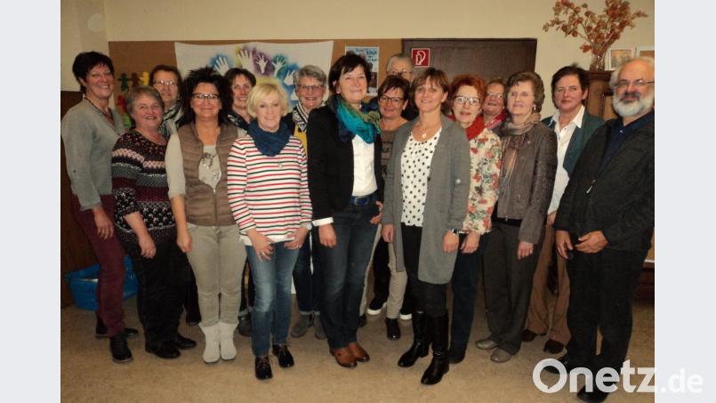 Dieses Team - im Bild mit Pfarrer Heinrich Rosner - führt den Frauenbund durch das Jubiläumsjahr 2019. Bild: ksi