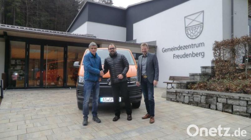 Bild von links: Gerhard Greß, Benjamin Scherzer, 1. Bürgermeister Alwin Märkl. Bild: gef