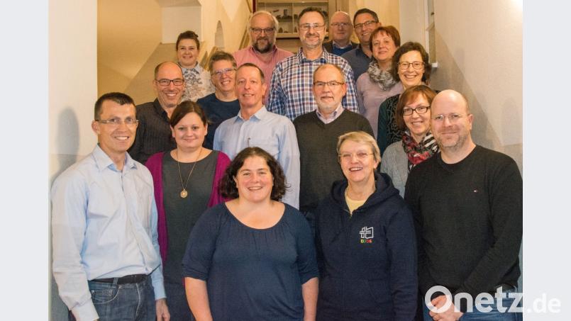 Der Vorsitzende des Fördervereins der Dr.-Johanna-Decker-Schulen, Michael Luig (links), hat mit seinen Mitstreitern im ersten Jahr des Bestehens schon einiges auf die Beine gestellt. Bild: Peter Ringeisen/exb