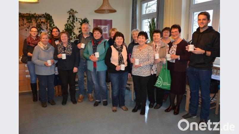 Als Multiplikatoren sollen die Anbieter des "Urlaubs auf dem Bauernhof " dienen, die 450 Porzellantassen erhalten, die aufzeigen, was die Landwirte alles für den Gewässerschutz im Landkreis leisten. Bild: jr