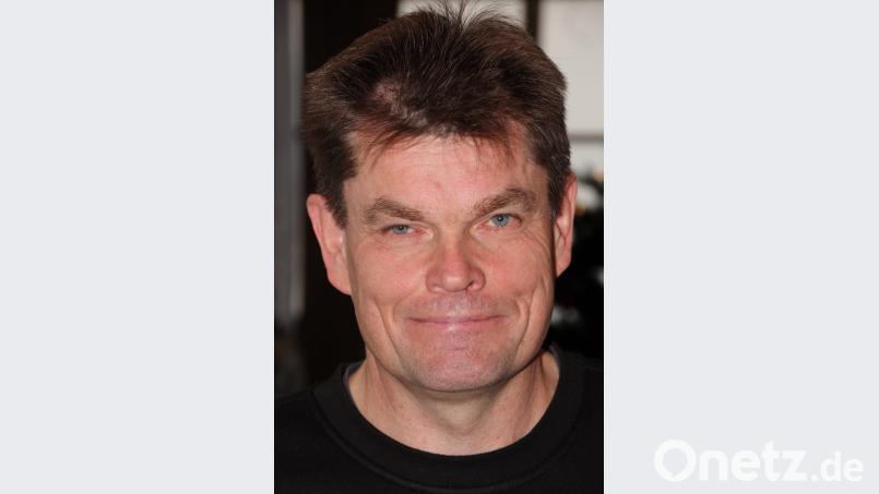 Thomas Härtl, Wondreb: Der Omnibusfahrer findet, dass zu Silvester ein Feuerwerk einfach dazu gehört. &quot;Ein Verbot halte ich für einen Schmarrn. Es ist ein alter Brauch und Sitte, das neue Jahr anzuschießen. Ich werde heute Abend auch einige Raketen in die Luft schießen. Man braucht es ja nicht zu übertreiben“. Dass vor Krankenhäusern oder Seniorenheimen nicht geschossen werden darf, findet er aber in Ordnung. Bild: kro