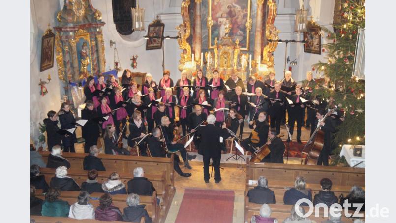 Der Kirchenchor Thanstein mit der Sinfonietta Thanstein unter der Gesamtleitung von Richard Waldmann begeisterte die zahlreichen Zuhörer. Bild: rkp