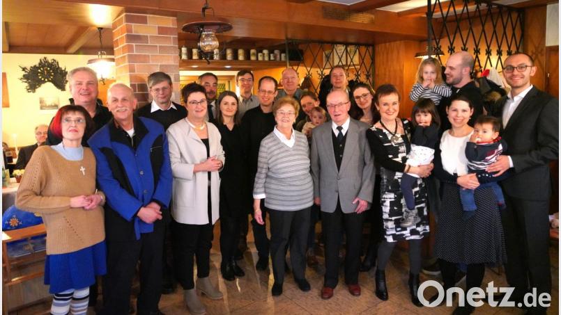 Lydia und Herwig Maier (Mitte) feiern diamantene Hochzeit. Bild: fvo