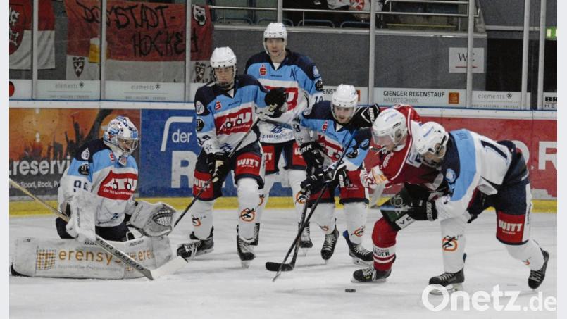Am zweiten Weihnachtsfeiertag (Szene) gewannen die Blue Devils beim EV Regensburg mit 3:2 nach Verlängerung. Am Mittwoch um 20 Uhr steigt in der Weidener Hans-Schröpf-Arena das nächste Oberpfalzderby. Bild: gb