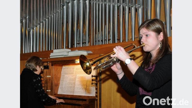 .Doreen Deyerl entlockt der Trompete klare Töne. Ute Neger sorgt an der Orgel für die perfekte Ergänzung. Bild: Stephan Huber