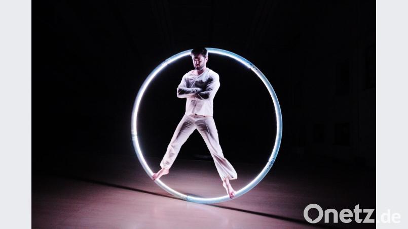 Ein Kanadier in den Diensten der Traumfabrik: Hugo Noel und sein beleuchtetes Rad, auf dem er faszinierende Runden dreht. Bild: Laura Schneider