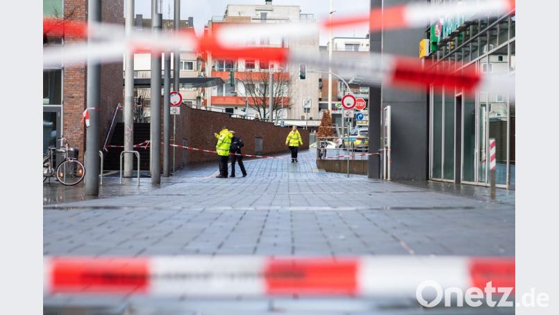 Absperrband der Polizei sperrt den Berliner Platz in Bottrop ab. Bild: Marcel Kusch