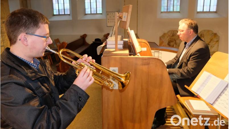 Einen musikalischen und konzertanten Ohrenschmaus gab es beim Abschlussgottesdienst in der katholischen Pfarrkirche St. Johannes der Täufer mit Organist Harald Bäumler und Trompeter Andreas Bäumler. Bild: le