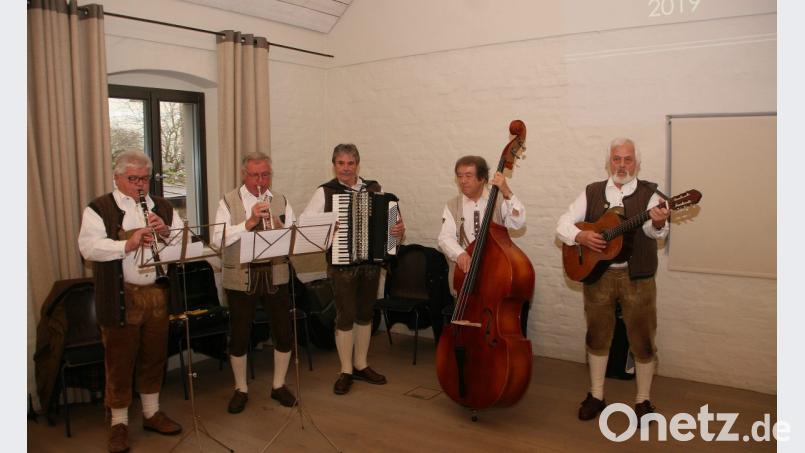 Beim Neujahrsempfang im Tagungszentrum der Burg spielt die Falkenberger Zoiglmusik auf. Bild: wro