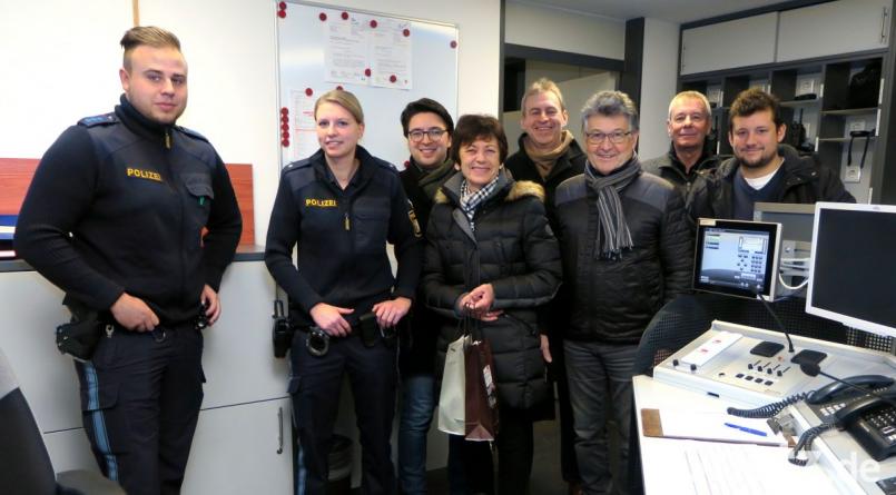 Bei ihrem Besuch in der Polizeiinspektion dankten die Sozialdemokraten den Beamten für ihren Einsatz. Bild: Hirsch